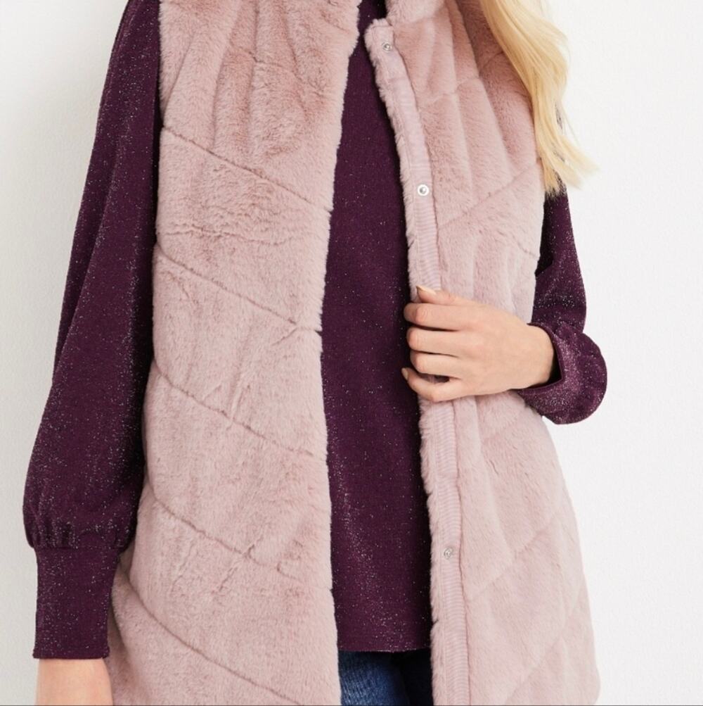 Maurices Oversized Blush Fuzzy Faux Fur Vest Size XL #1084